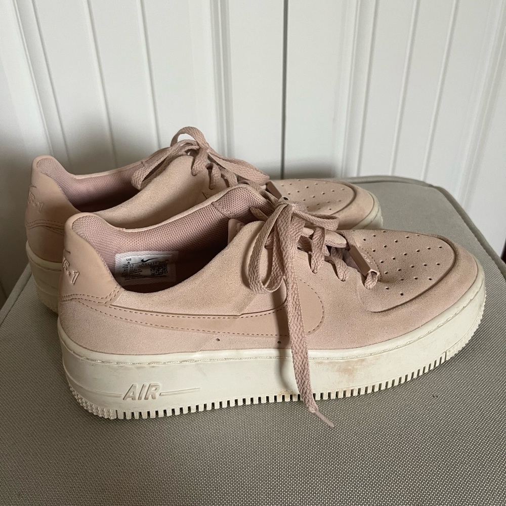 Nike Sage Low Air Force 1’s size 8